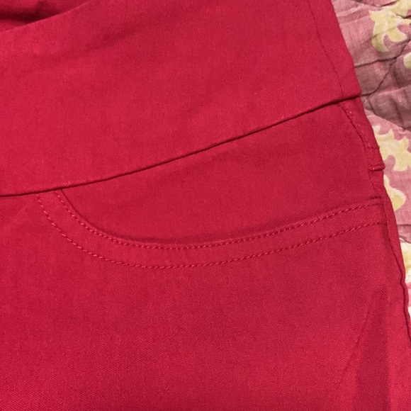 Caroll Reed Stretchy Red Capris - Picture 5 of 8